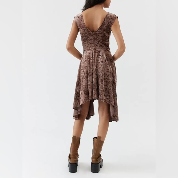 UO Velvet short sleeve mini dress - Picture 5 of 5